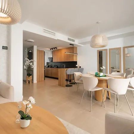 Modern 3-bedroom At Agra Residencial Apartment
